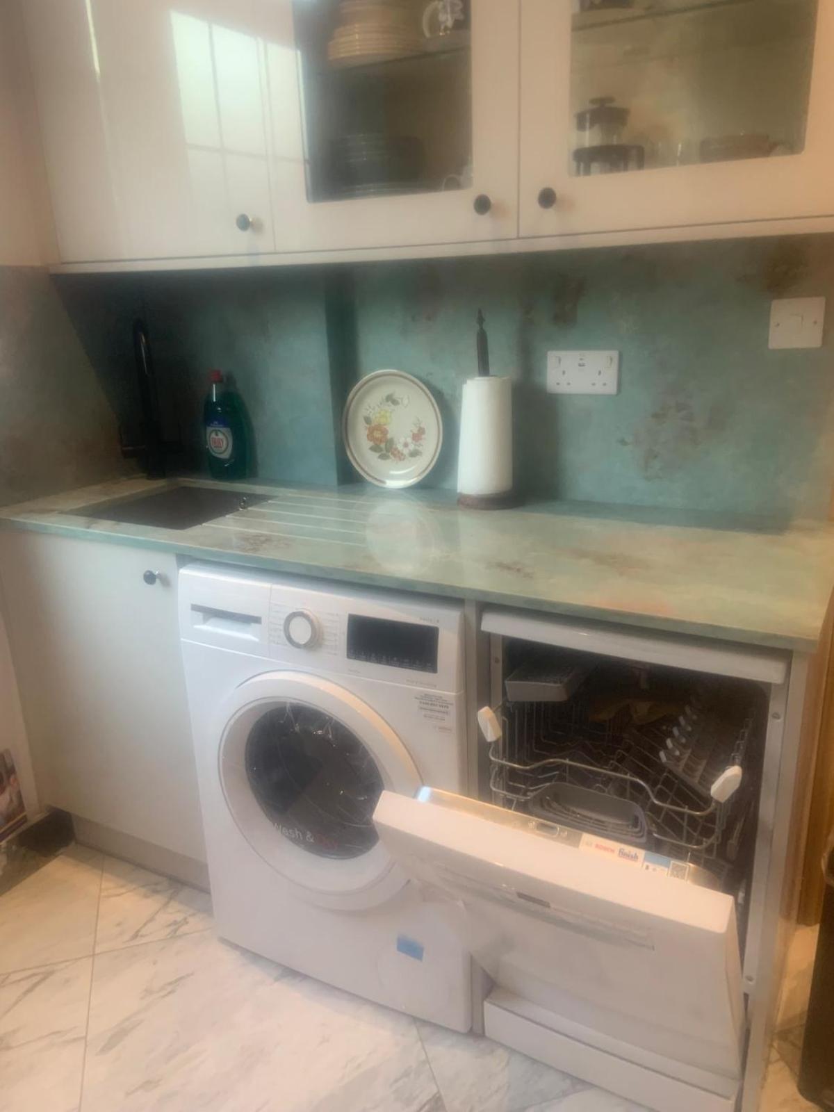 Charming 3bd In West Сasa de vacaciones