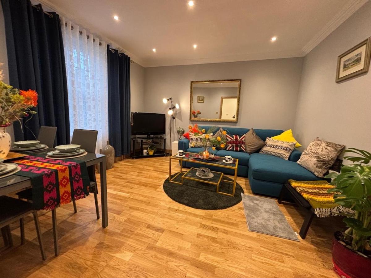 Charming 3bd In West Сasa de vacaciones