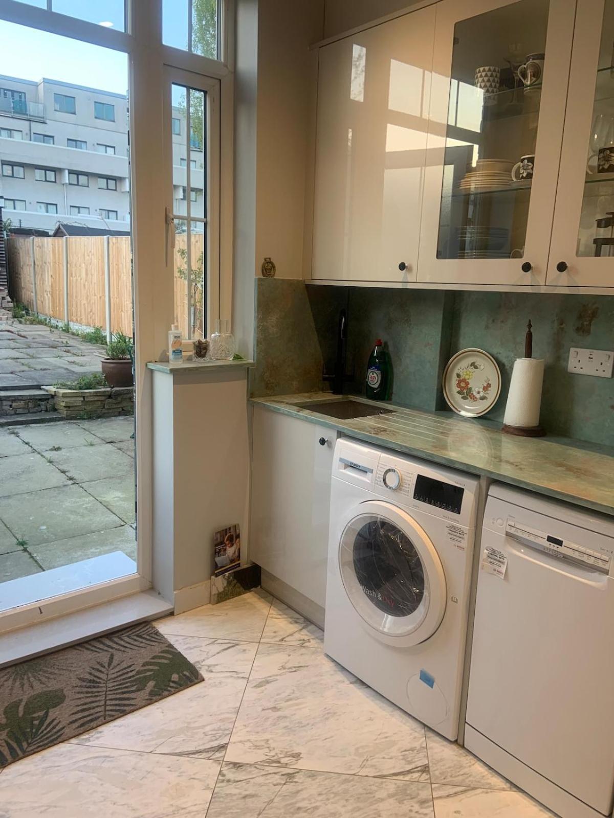 Charming 3bd In West Londres